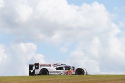 #18 Porsche Team Porsche 919 Hybrid: Romain Dumas, Neel Jani, Marc Lieb