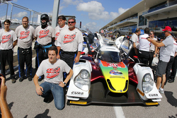 Schema cromatico in onore di Justin Wilson sulla vettura #60 Michael Shank Racing con Curb/Agajanian
