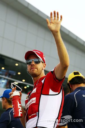 Sebastian Vettel, Ferrari lors de la parade des pilotes