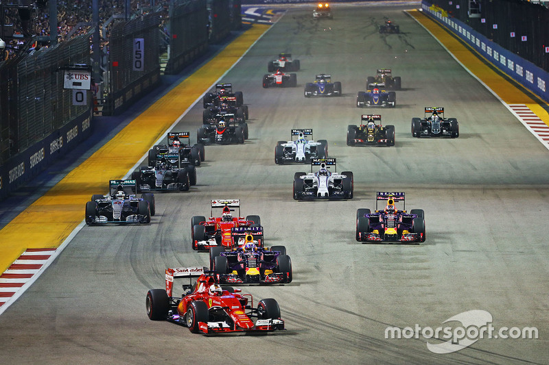 Sebastian Vettel, Ferrari SF15-T leads at the start of the race