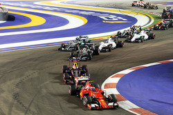 Kimi Raikkonen, Ferrari SF15-T bij de start