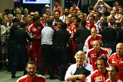 Un incidente con la seguridad y Ferrari en el parc fermme