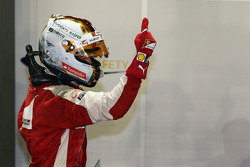 Ganador de la carrera, Sebastian Vettel, Ferrari celebra en parc ferme