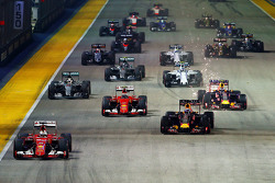 Largada: Sebastian Vettel, Ferrari SF15-T lidera