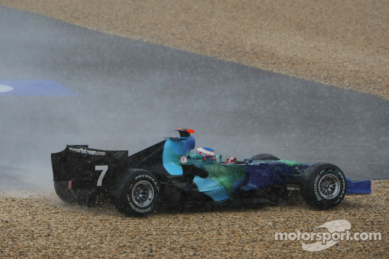 Дженсон Баттон, Honda Racing F1 Team, RA107, у гравійній пастці