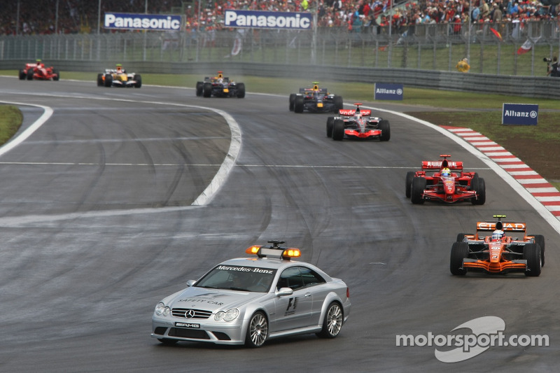 Safety-Car-Phase: Markus Winkelhock, Spyker F1 Team F8-VII, führt