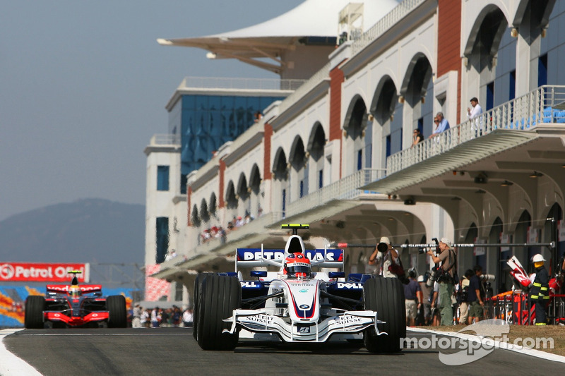 Robert Kubica, BMW Sauber F1 Team, F3.07 ve Lewis Hamilton, McLaren Mercedes, MP4-22