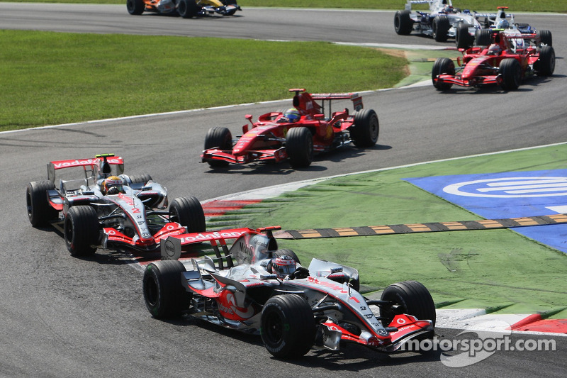 Fernando Alonso, McLaren Mercedes, MP4-22 devant Lewis Hamilton, McLaren Mercedes, MP4-22 and Felipe Massa, Scuderia Ferrari, F2007