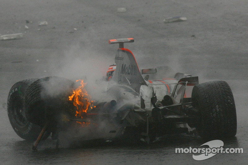 Fernando Alonso, McLaren Mercedes, crashes