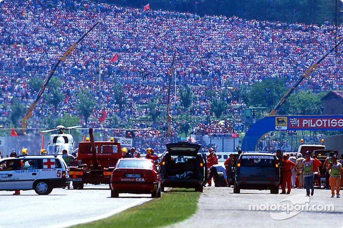 O acidente fatal de Ayrton Senna na curva Tamburello