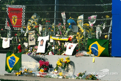 En memoria de Ayrton Senna en Tamburello