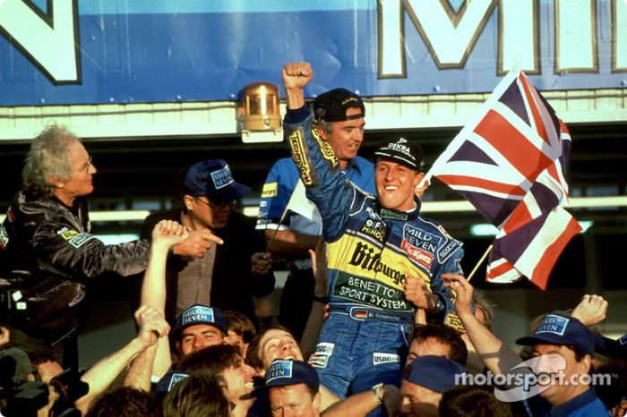 1995 Campeon del Mundo Fórmula uno Michael Schumacher celebra