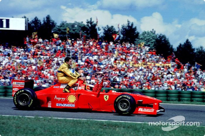Hockenheim 1997: Michael Schumacher (Ferrari) lleva a Giancarlo Fisichella (Jordan)
