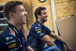 Даниэль Риккардо, Red Bull Racing и Даниил Квят, Red Bull Racing на тренировке сумоистов