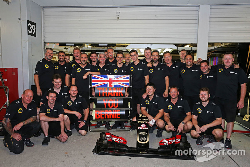 Гран При Японии, 25 сентября. Lotus F1 Team благодарит Берни Экклстоуна