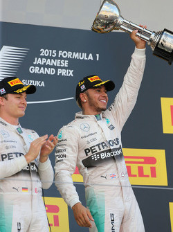 Le vainqueur Lewis Hamilton, Mercedes AMG F1 Team, le deuxième, Nico Rosberg, Mercedes AMG F1 Team
