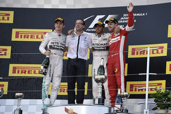 Lewis Hamilton, de Mercedes AMG F1 Team, el segundo lugar Nico Rosberg, de Mercedes AMG F1 Team, ter