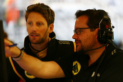 Ромен Грожан, Lotus F1 Team и Жюльен Симон-Шотемп, гоночный инженер Lotus F1 Team