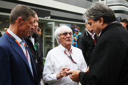 Dmitry Kozak, Russisch vicepremier met Bernie Ecclestone, en Pasquale Lattuneddu, FOM