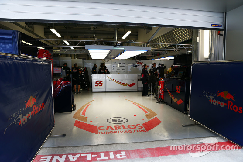 Il box di Carlos Sainz Jr., Scuderia Toro Rosso