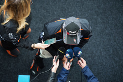 Серхио Перес, Sahara Force India F1 со СМИ