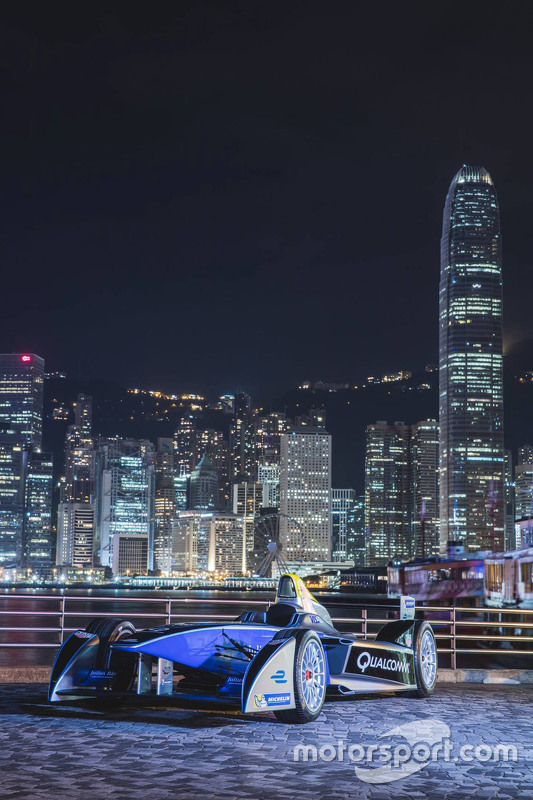 Formula E cars take over downtown Hong Kong