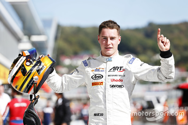 2015 kampioen Stoffel Vandoorne, ART Grand Prix