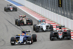 Фелипе Наср, Sauber C34 и Дженсон Баттон, McLaren MP4-30