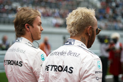 Nico Rosberg, Mercedes AMG F1 e Lewis Hamilton, Mercedes AMG F1