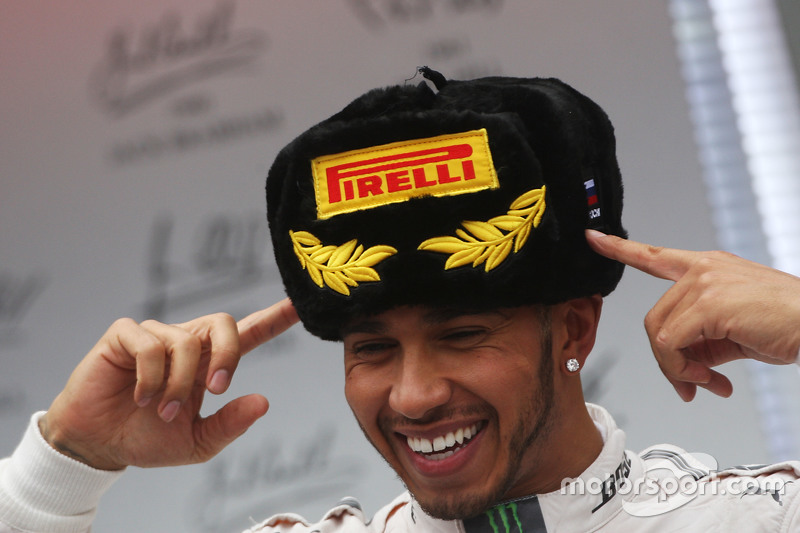 Ganador de la carrera Lewis Hamilton, Mercedes AMG F1 celebra en parc ferme