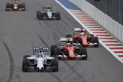 Valtteri Bottas, Williams y Kimi Raikkonen and Sebastian Vettel, Ferrari
