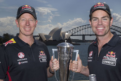 Winnaars Craig Lowndes en Steven Richards, Triple Eight Race Engineering Holdenvieren met de Bathurs