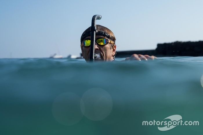 Alex Zanardi compite en el Triatlón Ironman de Hawaii