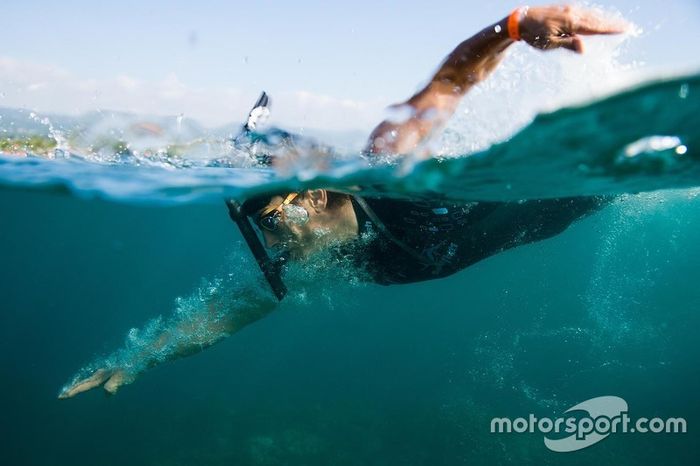 Alex Zanardi compite en el Triatlón Ironman de Hawaii