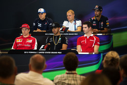 La conferencia de prensa de la FIA: Marcus Ericsson, Sauber F1 Team; Valtteri Bottas, Williams; Dani
