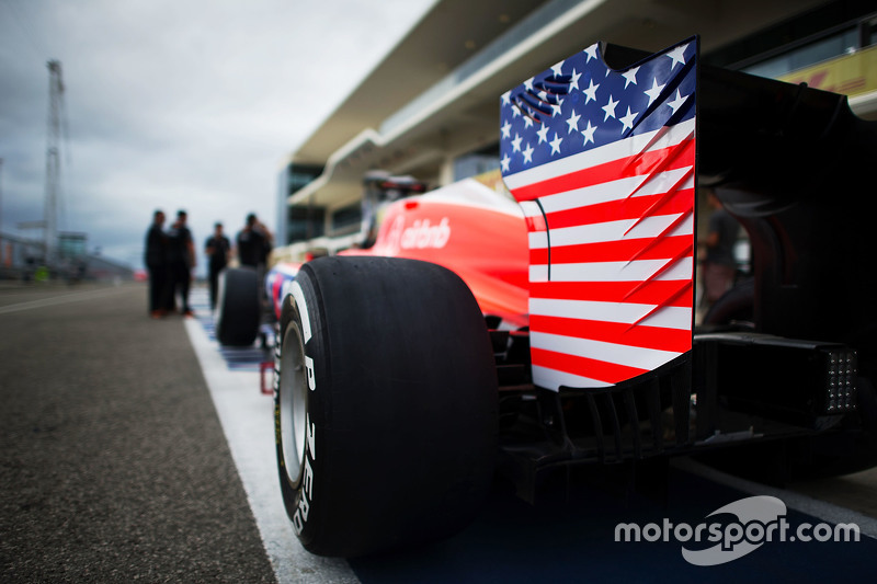 Alerón trasero Manor F1 Team con las barras y las estrellas de la bandera