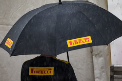 Pirelli paraplu in de regen