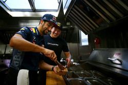 Daniel Ricciardo, Red Bull Racing works a food truck in Austin