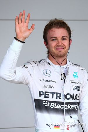 Ganador de la pole Nico Rosberg, Mercedes AMG F1