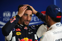 Derde plaats voor Daniel Ricciardo, Red Bull Racing en tweede plaats voor Lewis Hamilton, Mercedes A