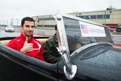 Alexander Rossi, Manor Marussia F1 Team en el desfile de los pilotos