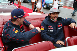 Max Verstappen, Scuderia Toro Rosso met ploegmaat Carlos Sainz Jr., Scuderia Toro Rosso op de rijder