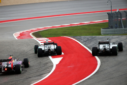 Nico Rosberg, Mercedes et Lewis Hamilton, Mercedes se touchent au premier virage
