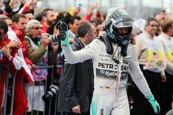 Второе место - Нико Росберг, Mercedes AMG F1 в закрытом парке
