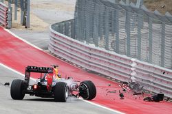 Daniil Kvyat, Red Bull Racing RB11 accidentes de la carrera