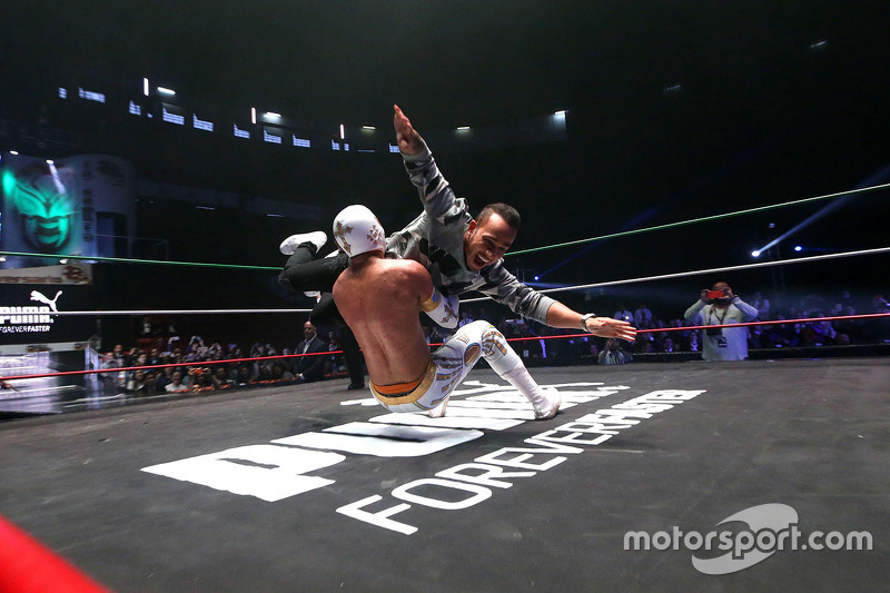 Lewis Hamilton bei einer Wrestling-Veranstaltung in Mexico City