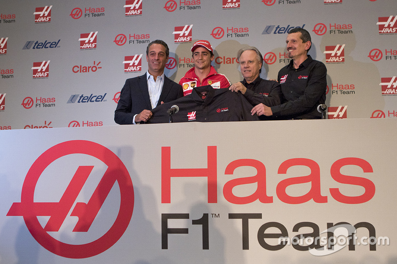 Carlos Slim, Presidente di América Móvil, Esteban Gutiérrez Haas F1 Team, Gene Haas e Guenther Steiner Team Principal