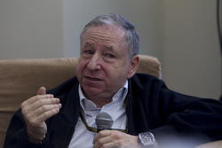 Jean Todt reunido con los medios de comunicaón