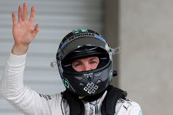 Ganador de la pole Nico Rosberg, Mercedes AMG F1 Team