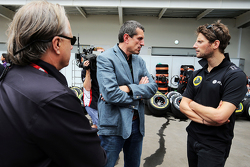 Джин Хаас, президент Haas Automotion и Гюнтер Штайнер, руководитель Haas F1 Team и Ромен Грожан, Lot
